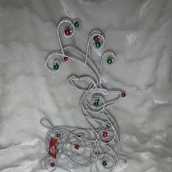 🌸3/$20🌸 16” WIRE REINDEER WITH BEADS - Picture 3 of 5